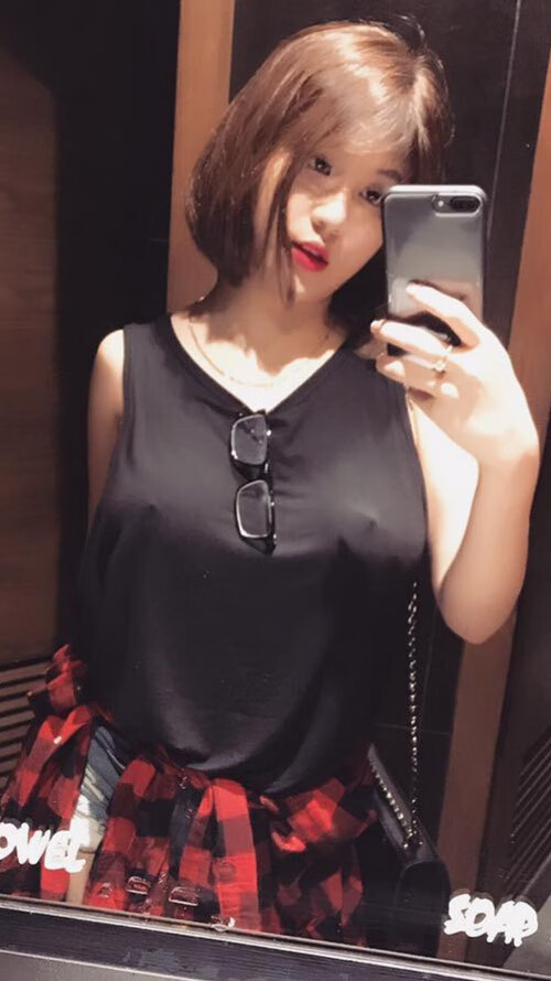 爱游戏app下载-英超旷世逆转，比分4-3，比赛中关键人物贡献两球，成功抢断70%，控球率65%