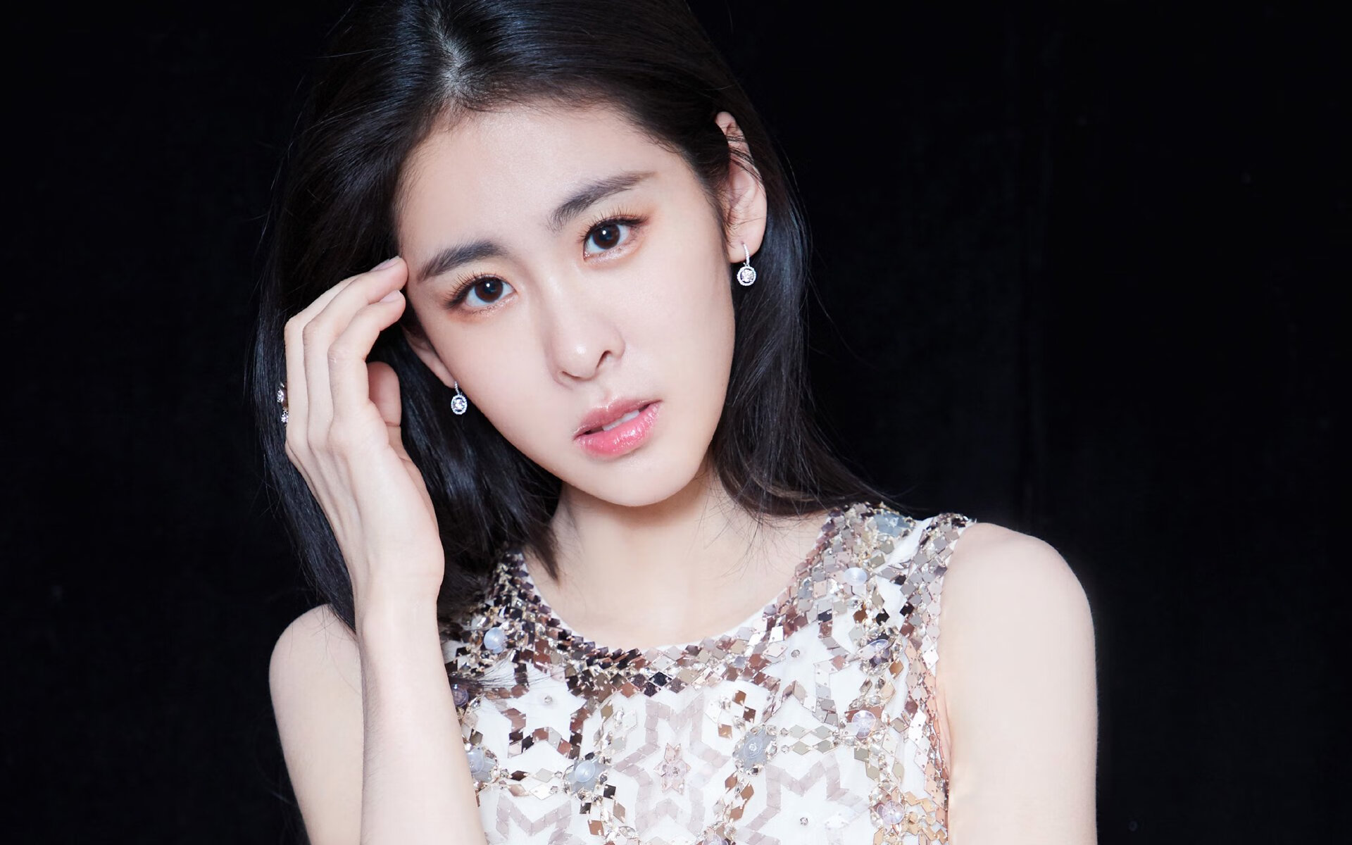 爱游戏平台-瑞·弗兰：他用无与伦比的防守技巧让对手难以突破，成为全黑队的屏障